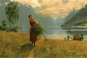 नॉर्वेजियन fjord के सामने बर्च शाखाओं वाली युवा लड़की